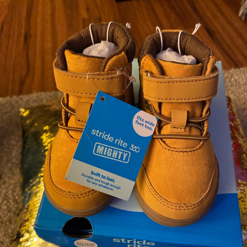 Stride Rite 360 (Toddler Boy Shoes) Size 5 Finch wheat color